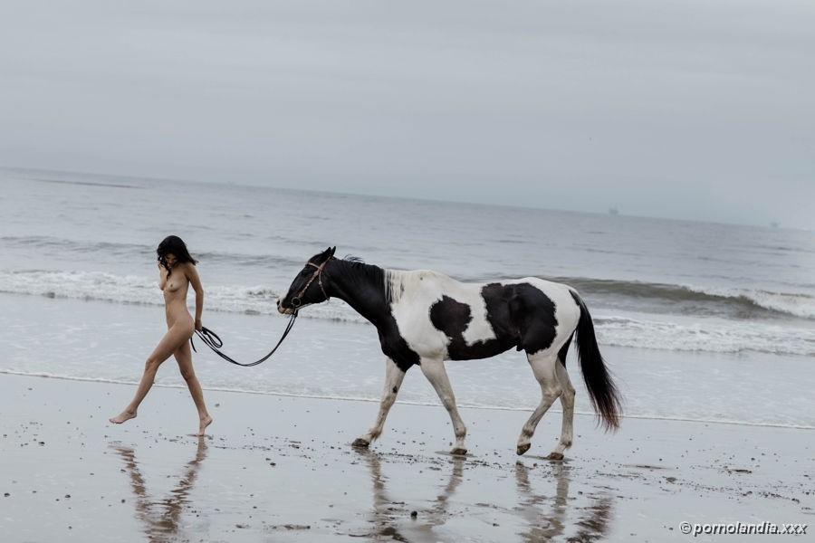 Kylie Jenner nua em fotos exclusivas - Foto 215459