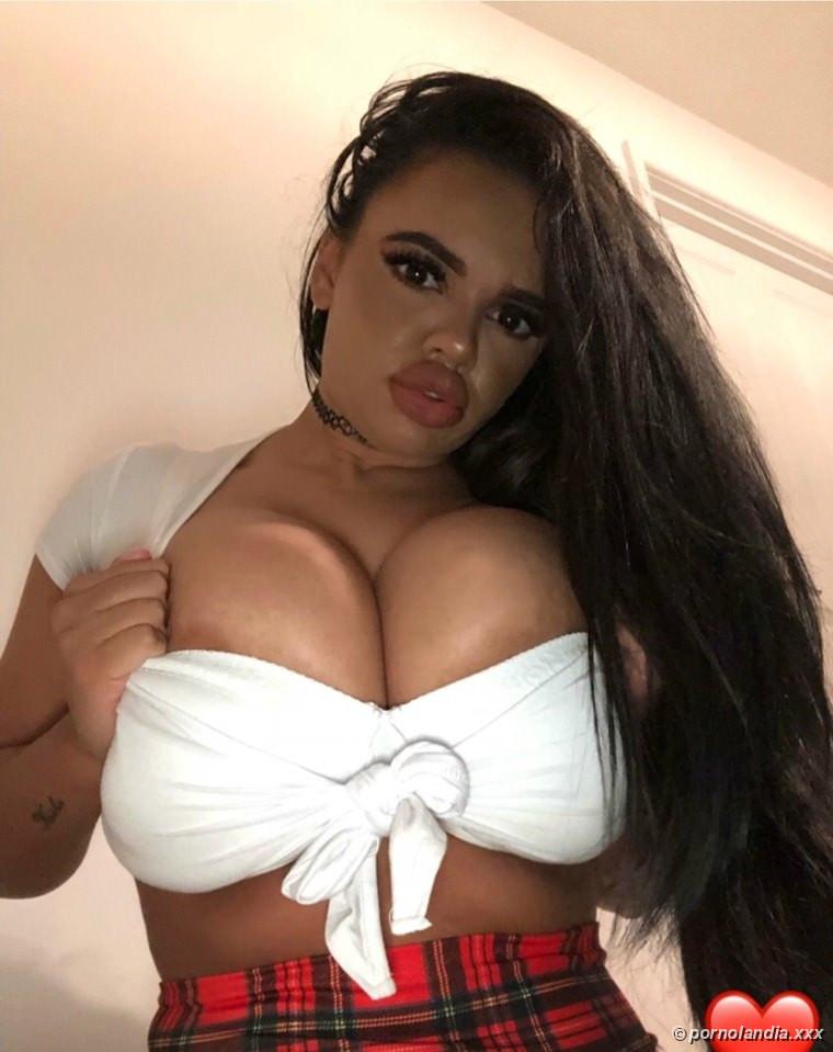 Morena peituda tirou fotos em casa - Foto 235337