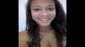 Livinha fez prova de amor e caiu em grupo do Whatsapp