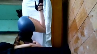 Branquinha bunduda se exibindo chupando Pau e fudendo