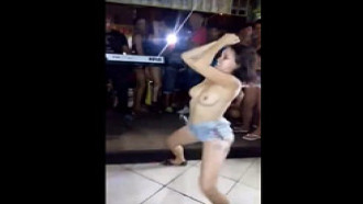 Branquinha no baião dançando pelada caiu na net