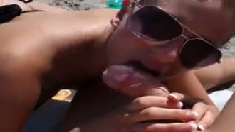 Boquete em público na praia - totalsexy.com.br