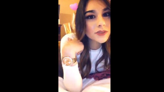 Mulher linda toda perfeita caiu no zap mamando